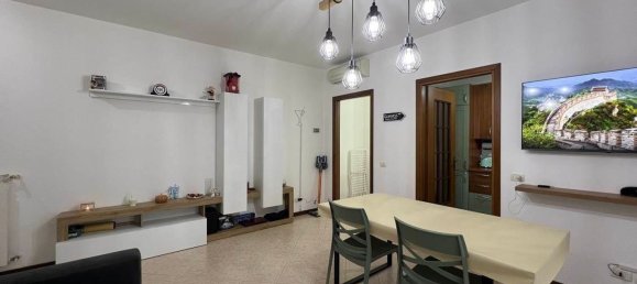 2-salle Appartement à Castel d'Ario, Italy No. 223130 5