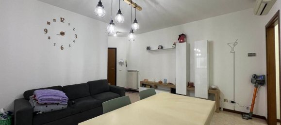 2-salle Appartement à Castel d'Ario, Italy No. 223130 6