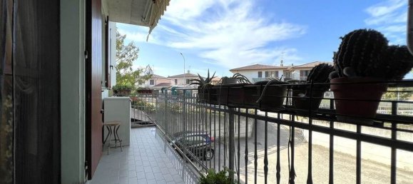 2-salle Appartement à Castel d'Ario, Italy No. 223130 3