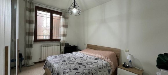 2-salle Appartement à Castel d'Ario, Italy No. 223130 10