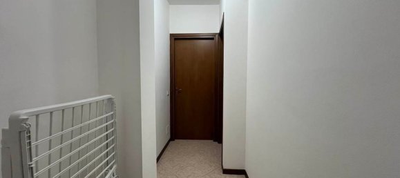 2-salle Appartement à Castel d'Ario, Italy No. 223130 9