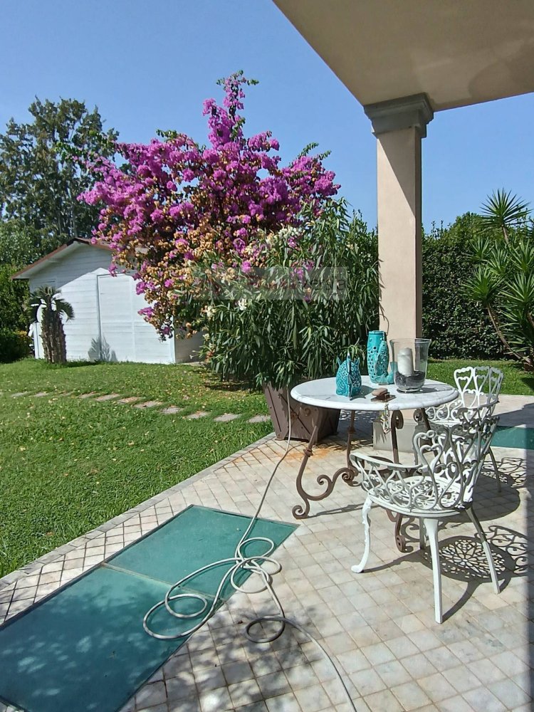 6 bedrooms Villa in Forte dei Marmi, Italy No. 37153
