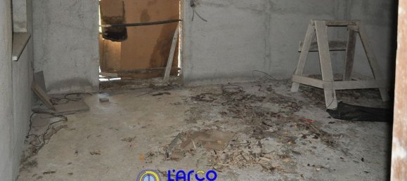 Дом с 8 комнатами в Козенца, Италия № 85997 33