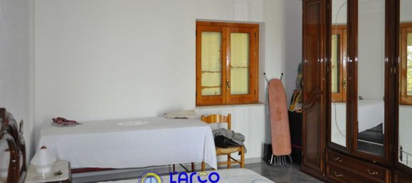 Дом с 8 комнатами в Козенца, Италия № 85997 40