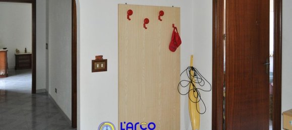 Дом с 8 комнатами в Козенца, Италия № 85997 10