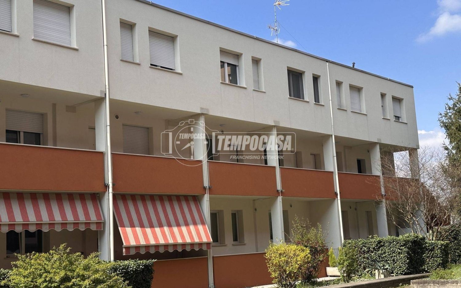 Apartamento de 2 dormitorios en Muggiò, Italy No. 201643