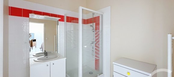 2 chambres Appartement à Châteauneuf-sur-Loire, France No. 156128 4