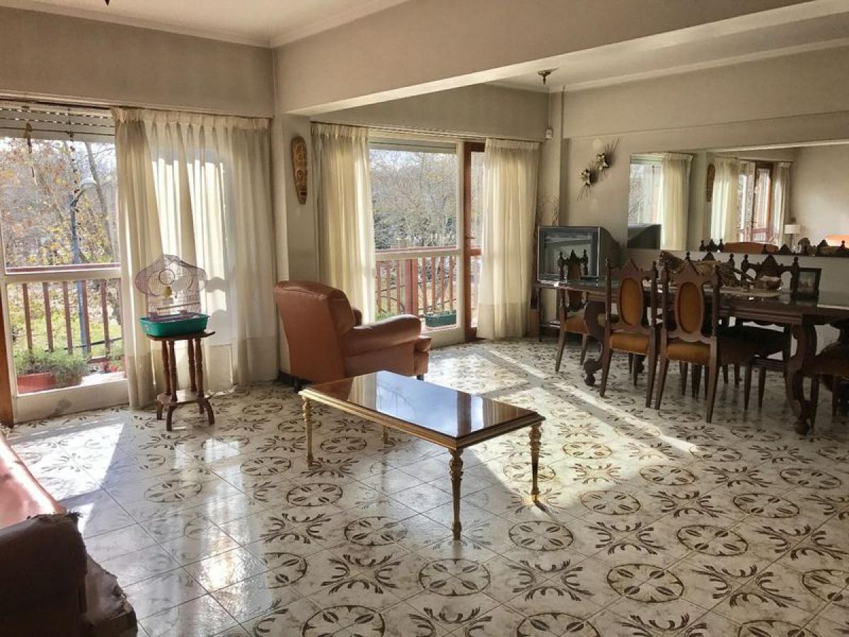 Apartamento de 4 dormitorios en Mar del Plata, Argentina No. 77219