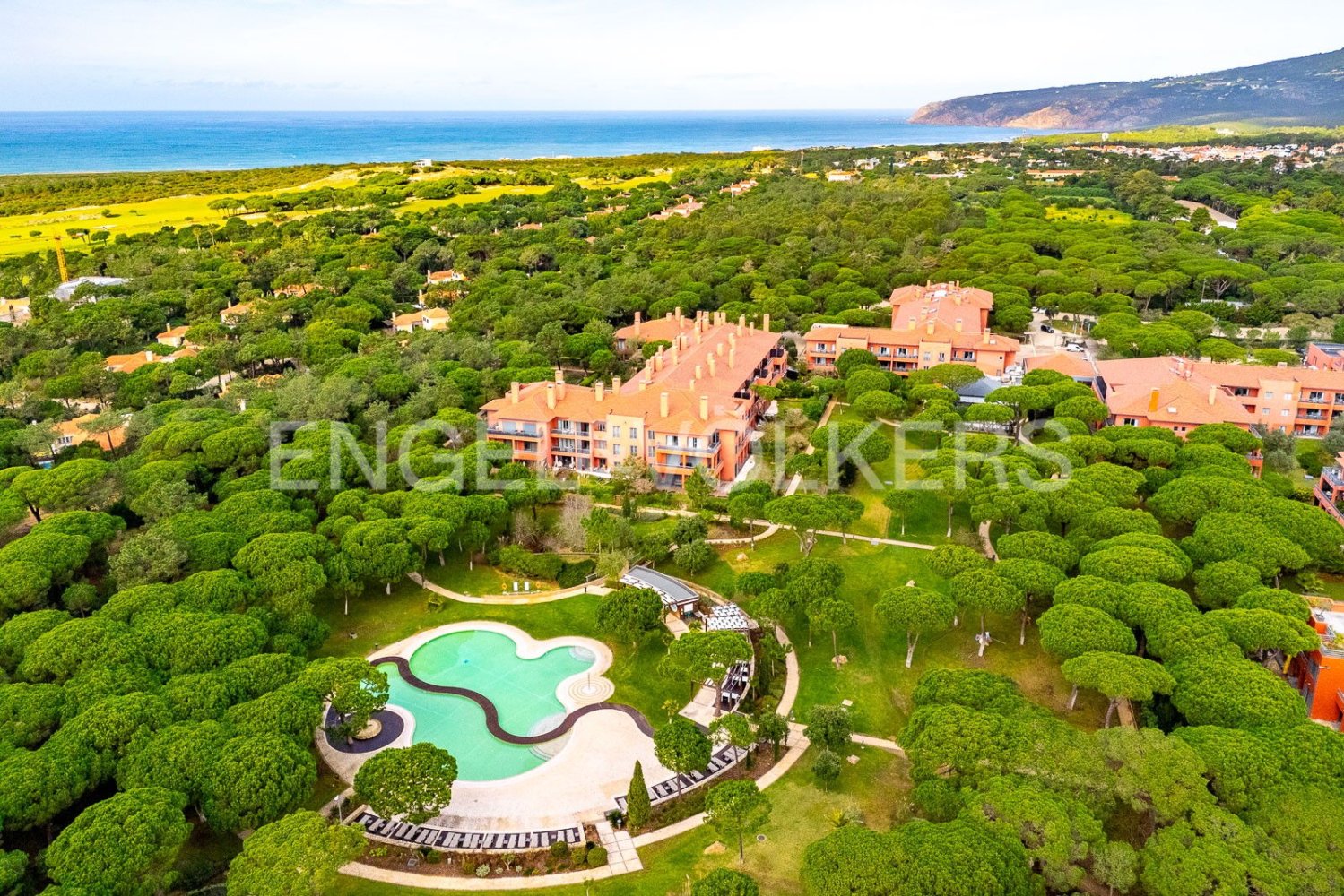 3 bedrooms Apartment in Cascais, Portugal No. 75300