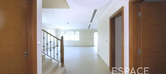 4 bedrooms Villa in Jumeirah Park, UAE No. 108322 2