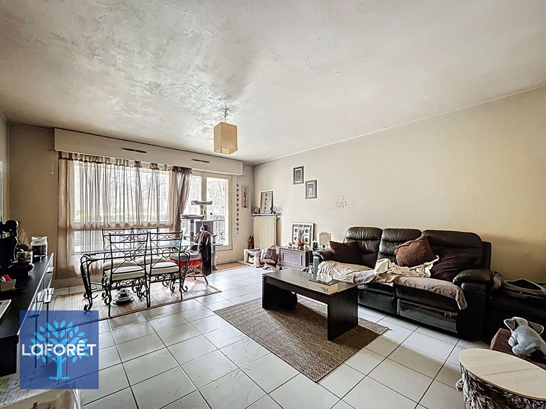 2 bedrooms Apartment in Evry, France No. 129978