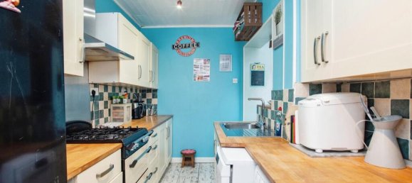 3 bedrooms House in Watford, United Kingdom No. 6069 4