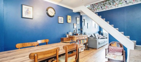 3 bedrooms House in Watford, United Kingdom No. 6069 5