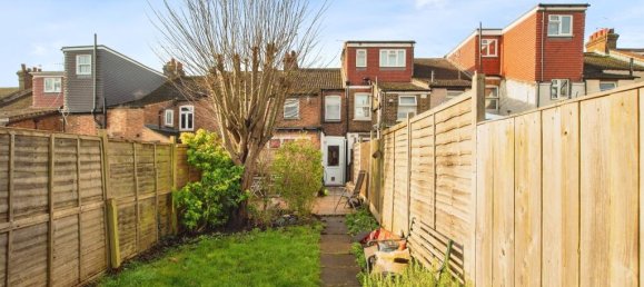 3 bedrooms House in Watford, United Kingdom No. 6069 6