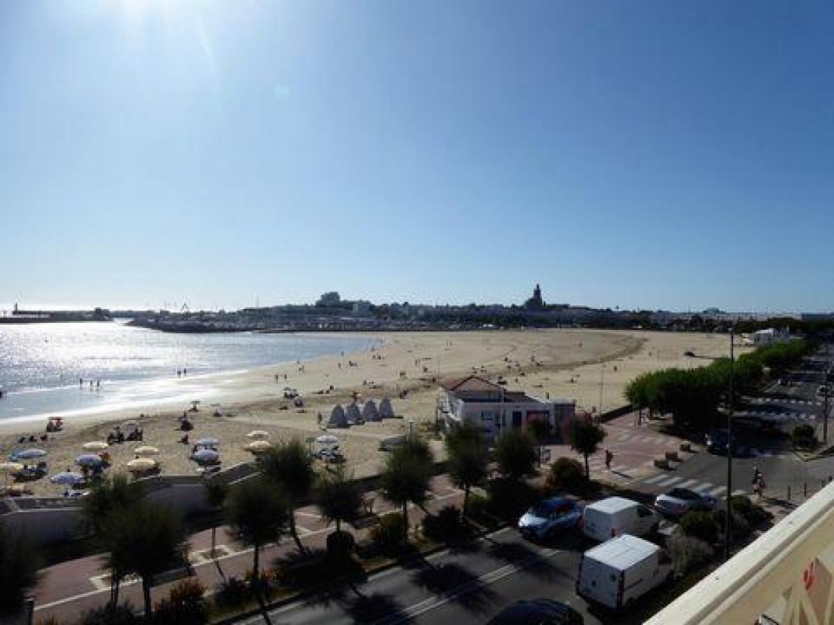 2 bedrooms Condo in Royan, France No. 31171