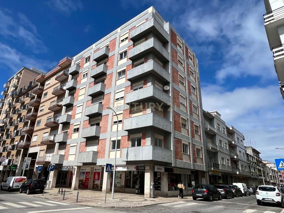 199m² Commercial property in Caldas da Rainha, Portugal No. 236217