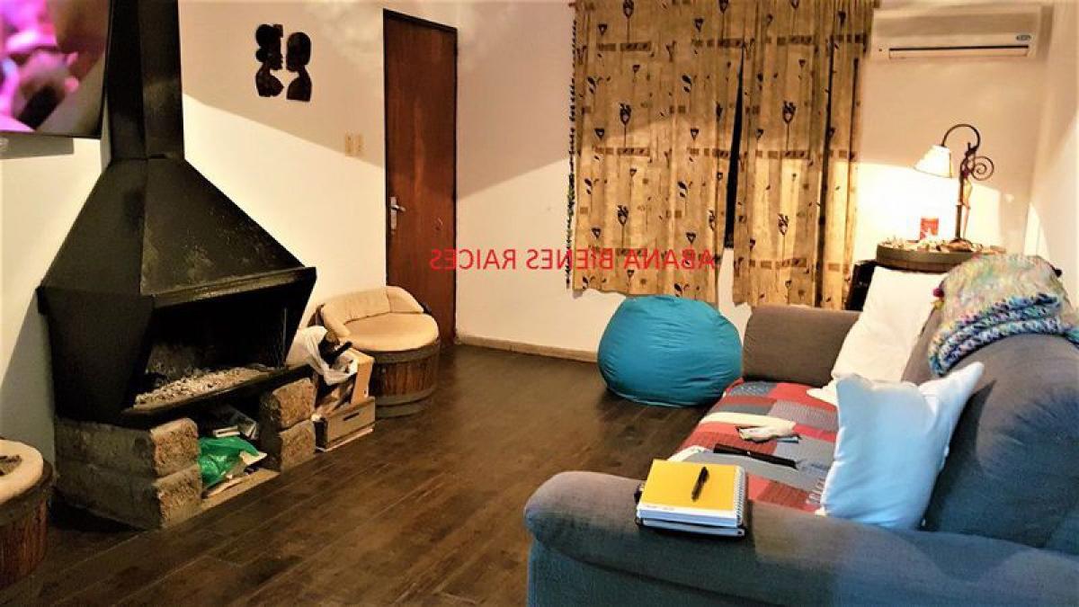 3 bedrooms House in Montevideo, Uruguay No. 9153