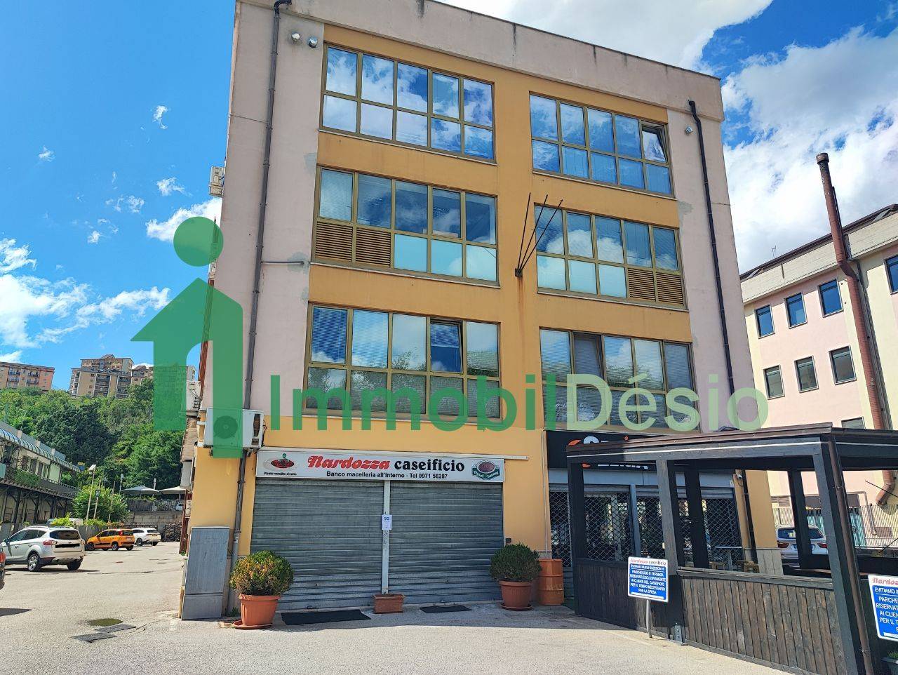 5 rooms Office in Potenza, Italy No. 288970