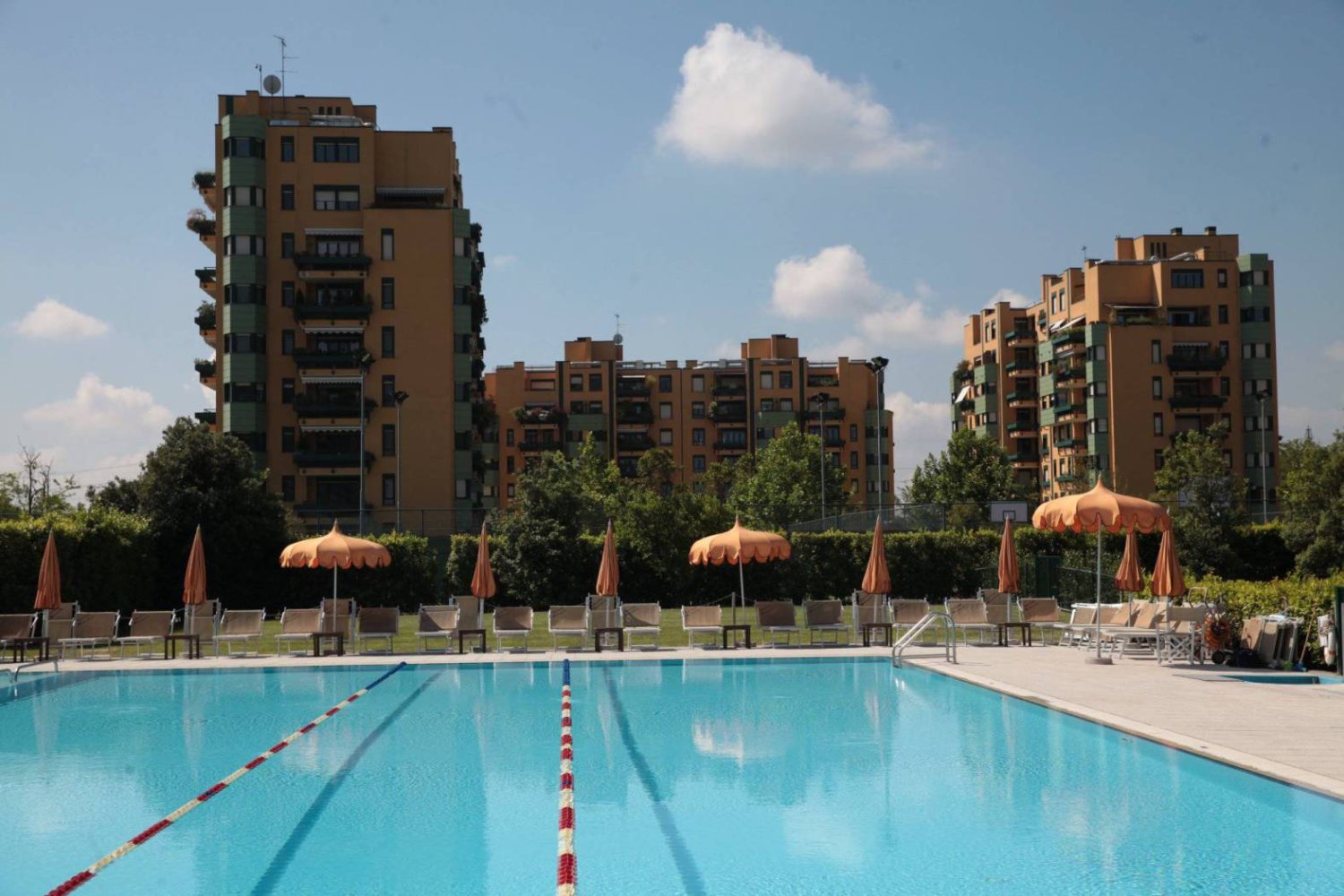 4 bedrooms Apartment in Segrate, Italy No. 2553