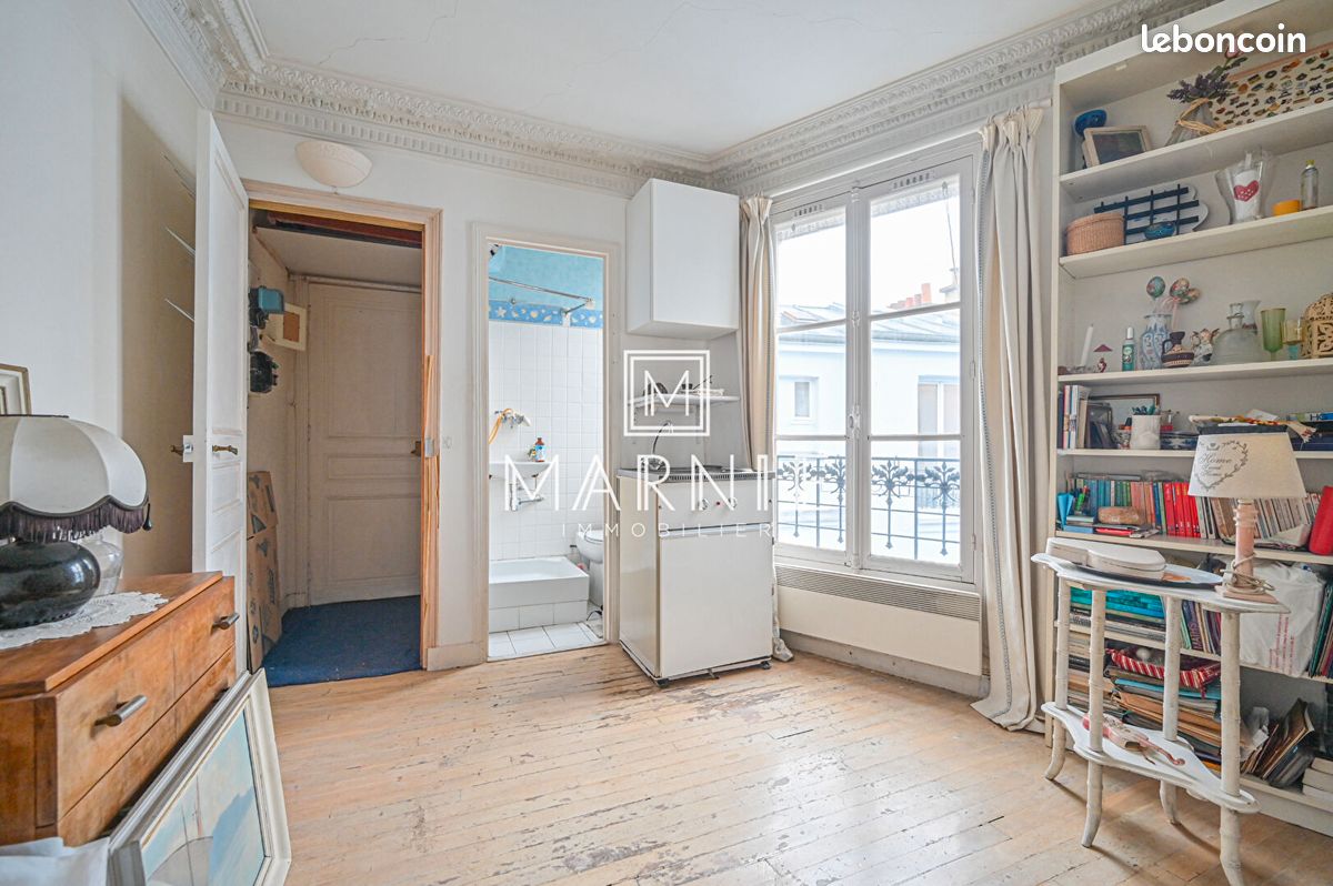 Studio in Paris, France No. 162097