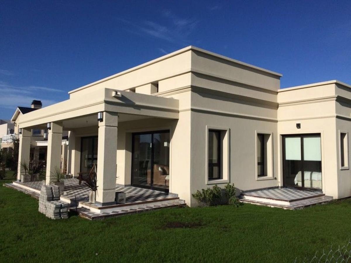 4 bedrooms House in Mar del Plata, Argentina No. 74117