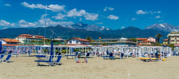 4 bedrooms Villa in Forte dei Marmi, Italy No. 194188 9