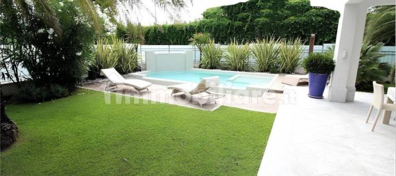 4 bedrooms Villa in Forte dei Marmi, Italy No. 194188 22