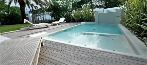 4 bedrooms Villa in Forte dei Marmi, Italy No. 194188 2