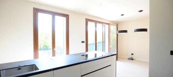 6 bedrooms Villa in Turin, Italy No. 121598 3