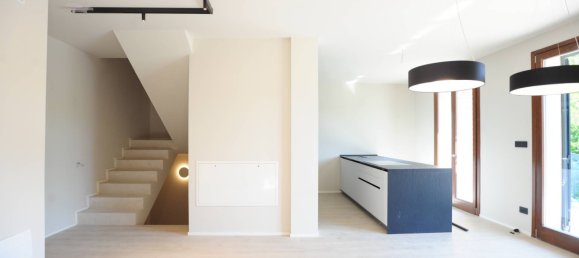 6 bedrooms Villa in Turin, Italy No. 121598 12