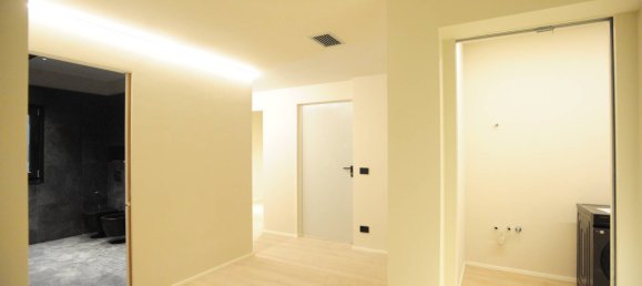 6 bedrooms Villa in Turin, Italy No. 121598 39