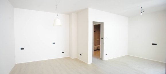 6 bedrooms Villa in Turin, Italy No. 121598 22