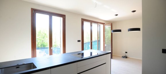 6 bedrooms Villa in Turin, Italy No. 121598 2