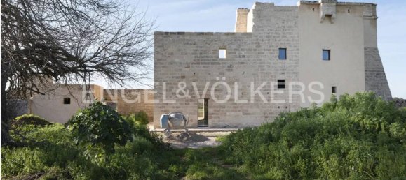 6 bedrooms House in Lecce, Italy No. 68616 2