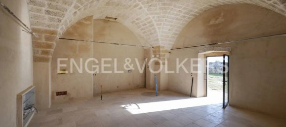 6 bedrooms House in Lecce, Italy No. 68616 5