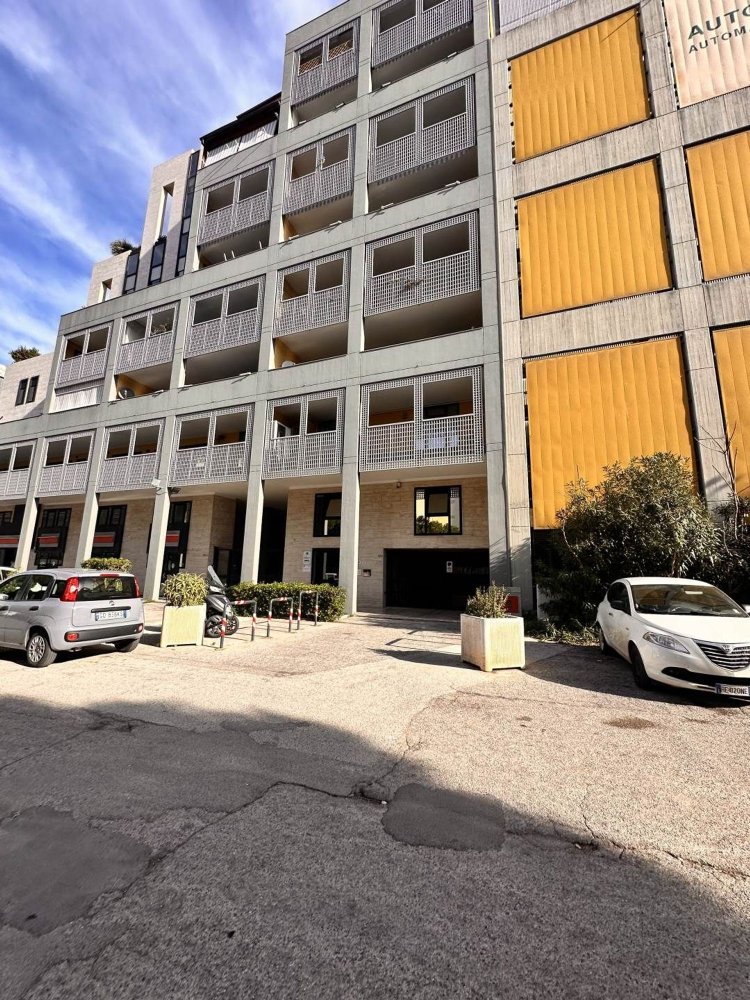 Гараж 5м² в Бари, Италия № 177755