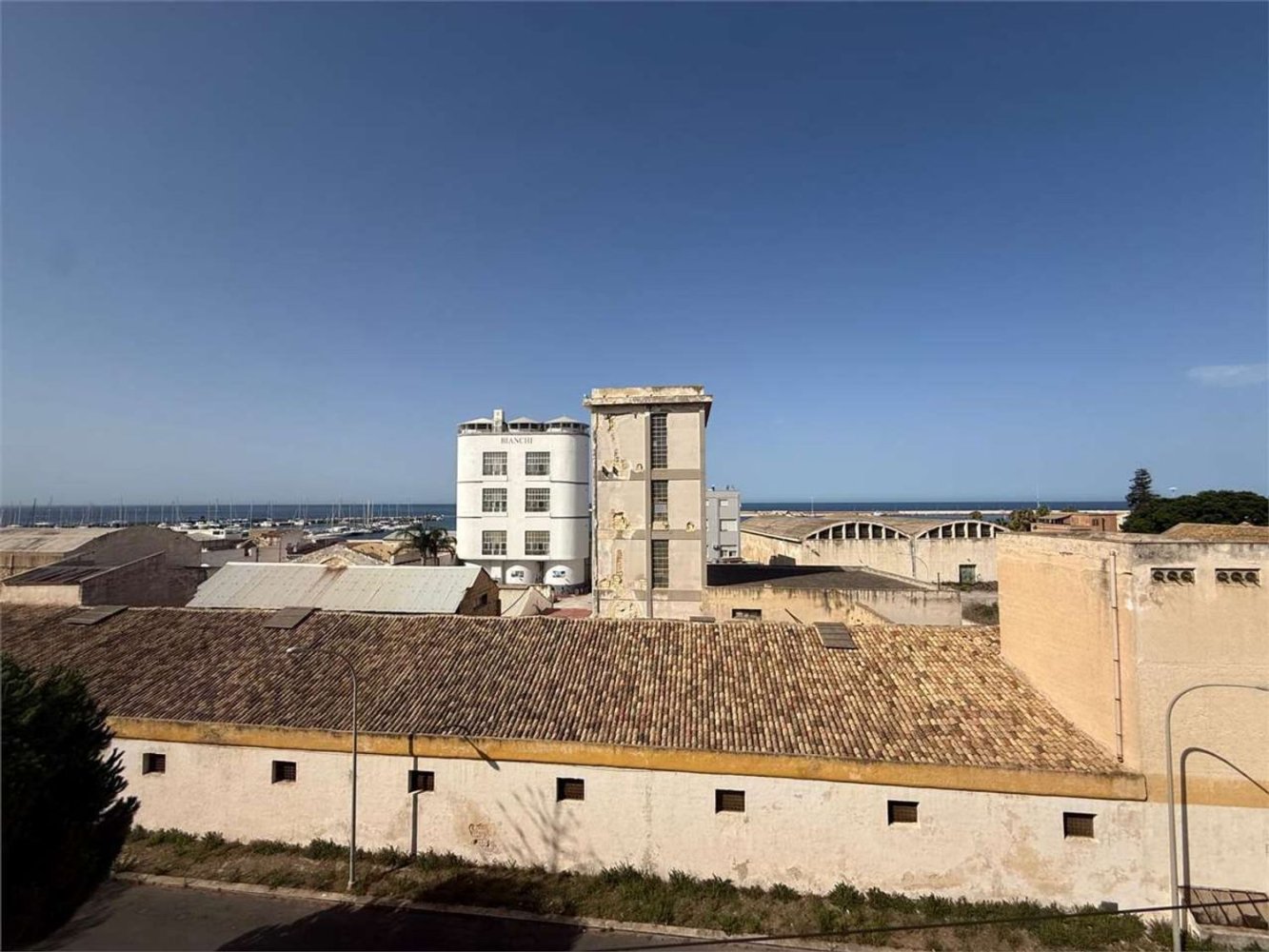 Квартира с 4 комнатами в Марсала, Италия № 290355