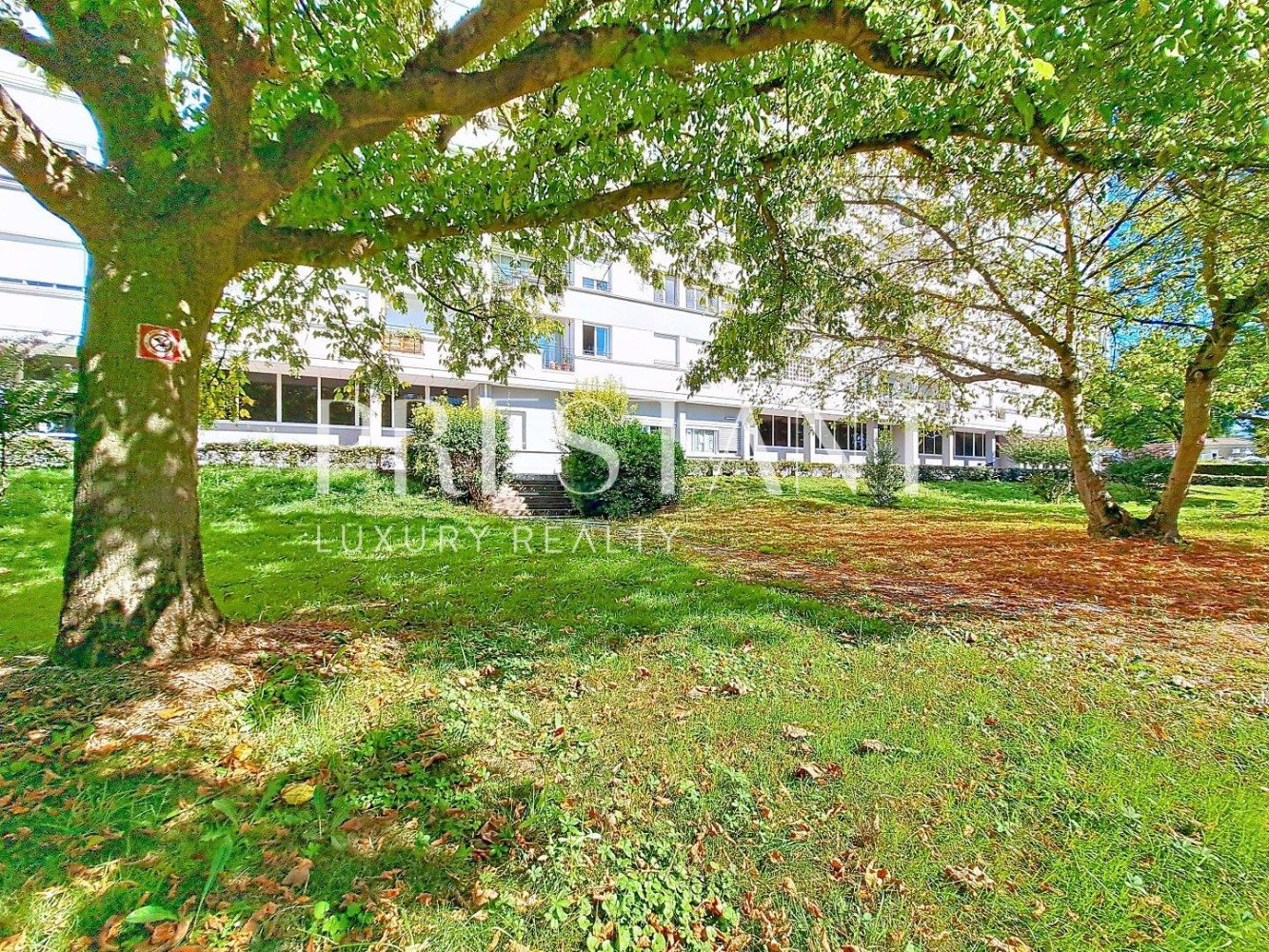 2 bedrooms Apartment in Bordeaux, France No. 361303