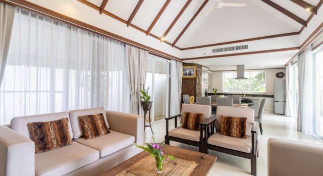 4 bedrooms Villa in Karon, Thailand No. 12500