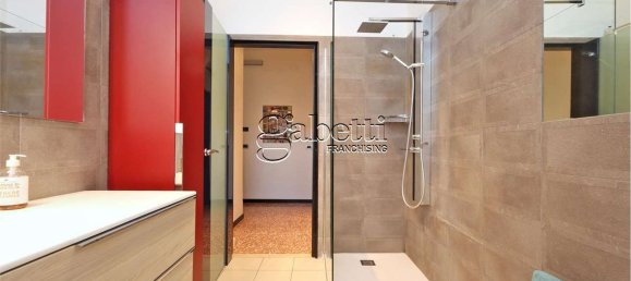 5 bedrooms Apartment in Ferrara, Italy No. 359022 17