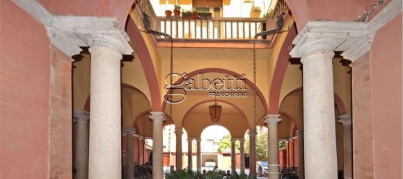 5 bedrooms Apartment in Ferrara, Italy No. 359022 3