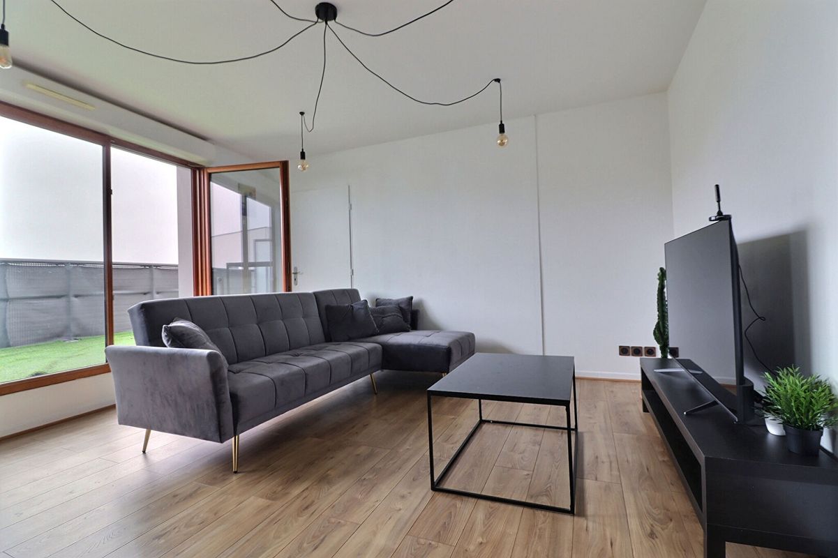 Квартира с 3 спальнями в Сержи, Франция № 294922