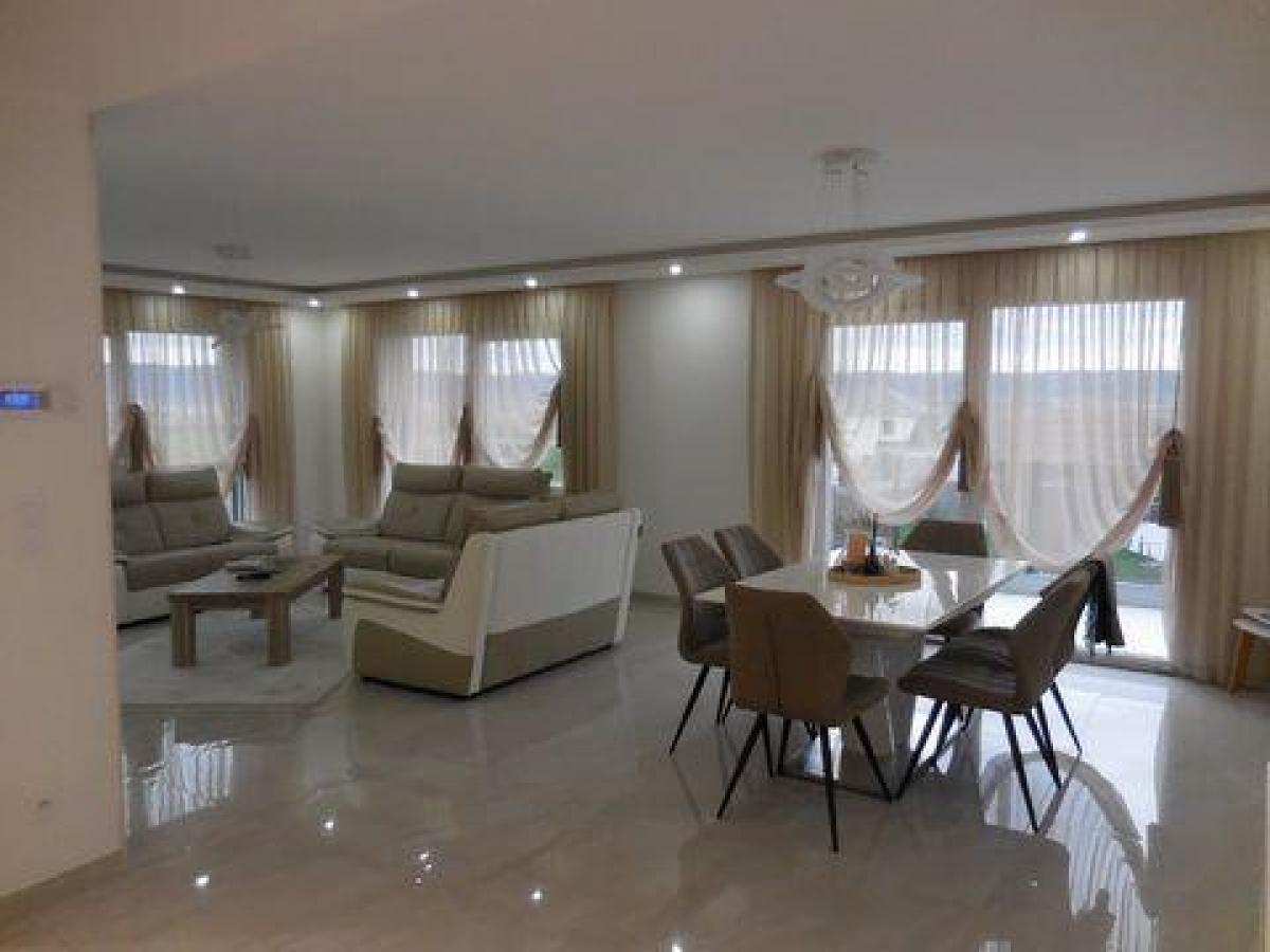 5 bedrooms Condo in Pontarlier, France No. 33879