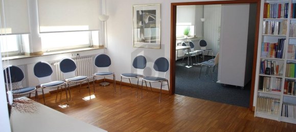 7-salle Bâtiment à Dusseldorf, Germany No. 9808 5