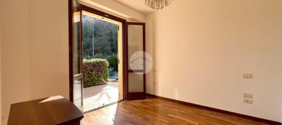 Квартира с 5 комнатами в Аквавива Пичена, Италия № 66351 8