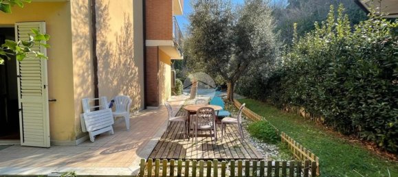 Квартира с 5 комнатами в Аквавива Пичена, Италия № 66351 2