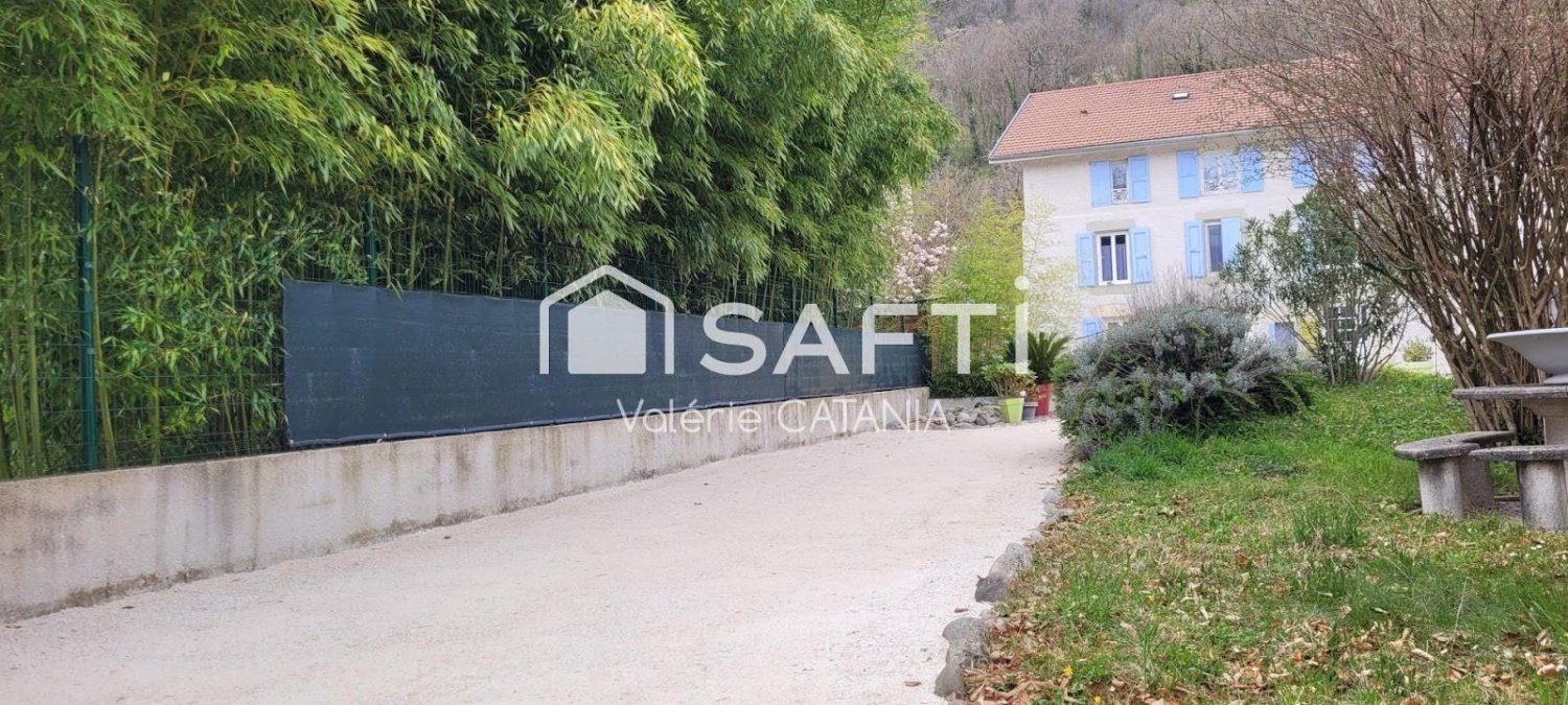 13 bedrooms House in Tullins, France No. 205833
