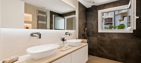 4 bedrooms Apartment in Estepona, Spain No. 3026 7