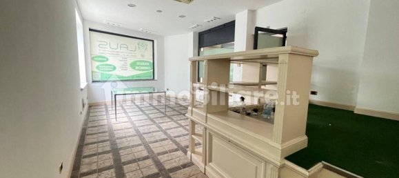 Propiedad comercial de 2 habitaciónes en Sarnico, Italy No. 262559 4