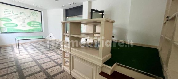 Propiedad comercial de 2 habitaciónes en Sarnico, Italy No. 262559 3